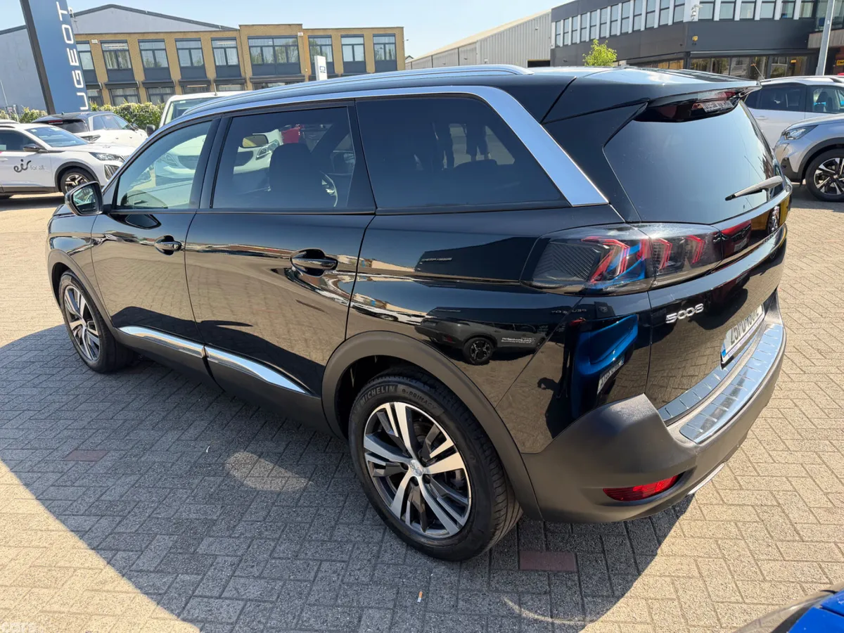 Peugeot 5008 MPV, Diesel, 2025, Black