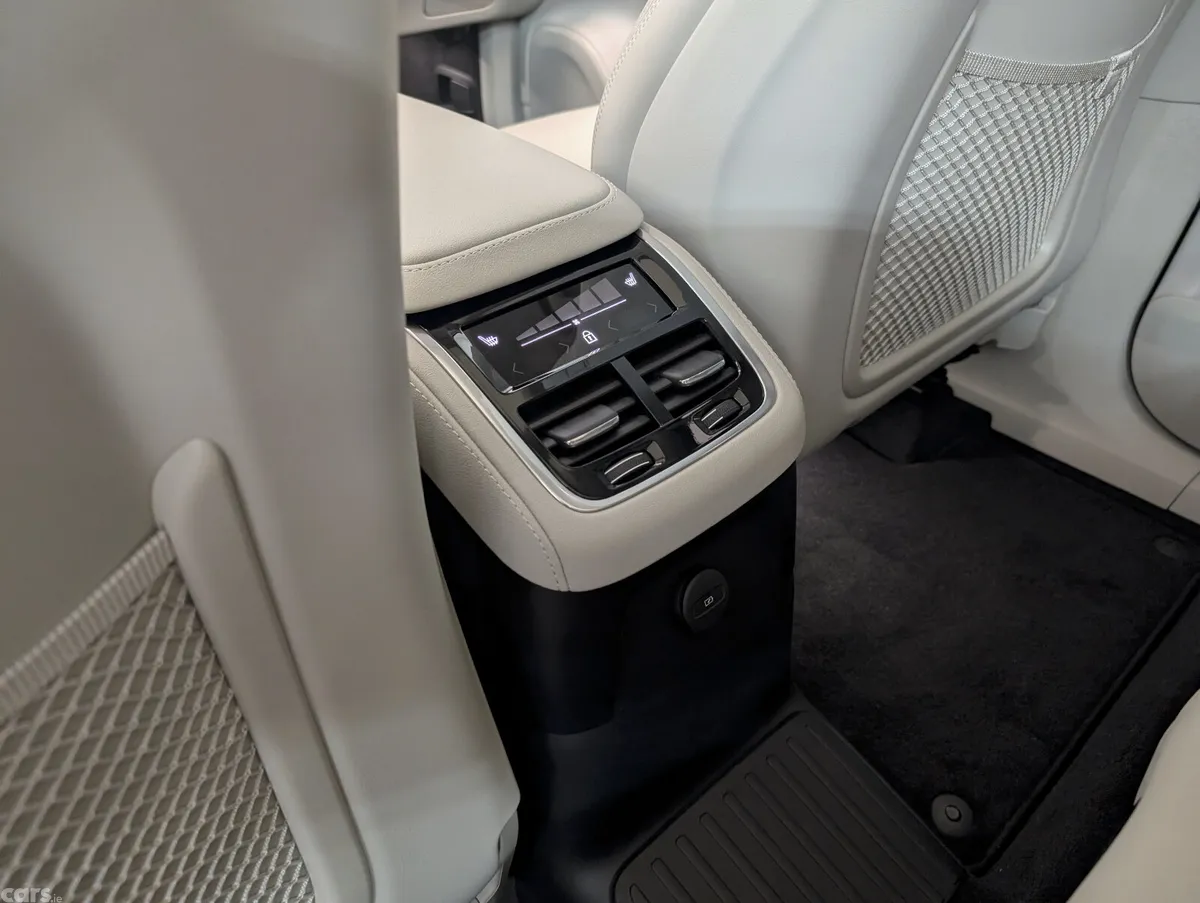 Volvo XC90 SUV, Petrol Plug-in Hybrid, 2026, Grey
