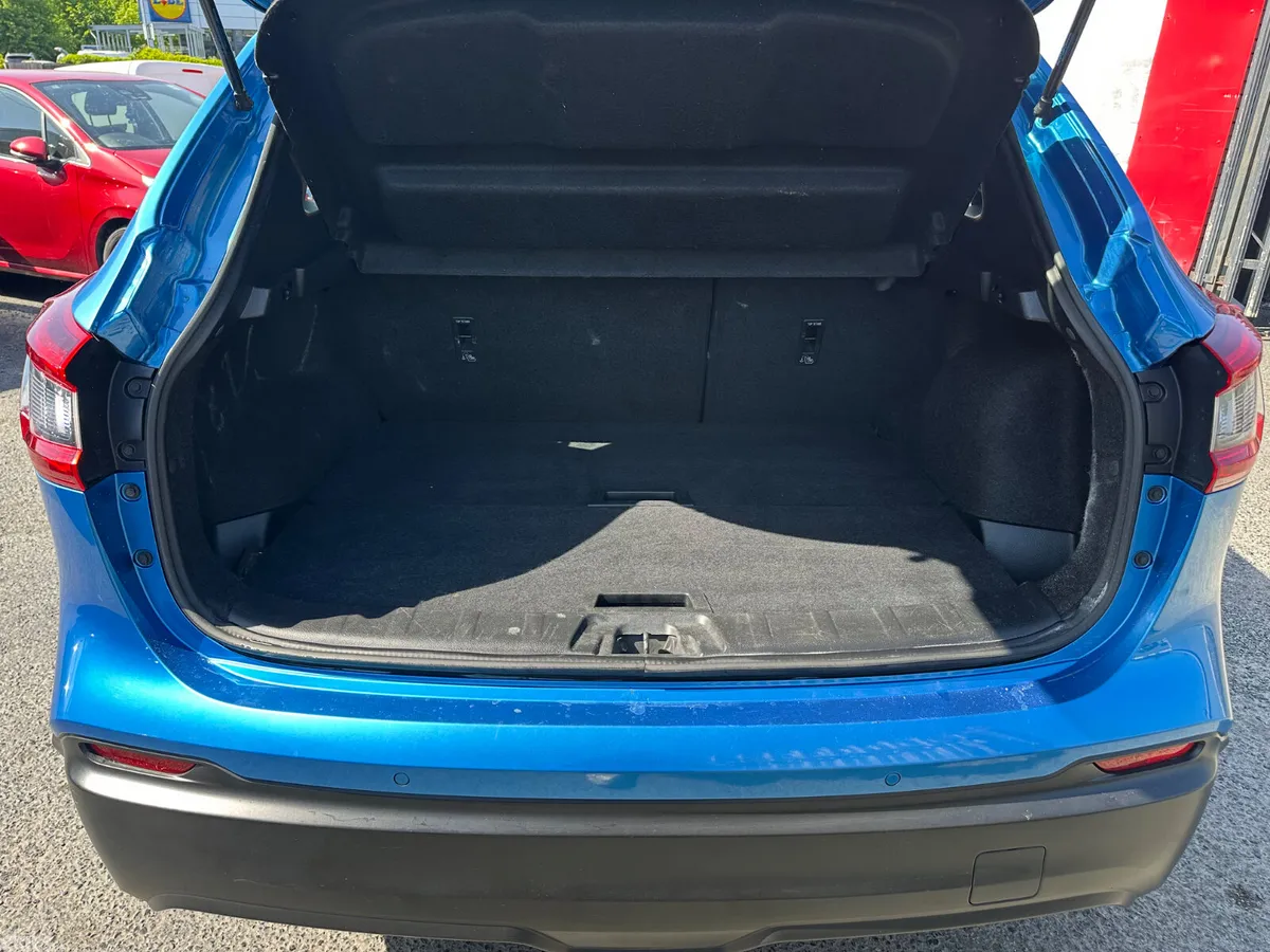 Nissan Qashqai Hatchback, Diesel, 2018, Blue
