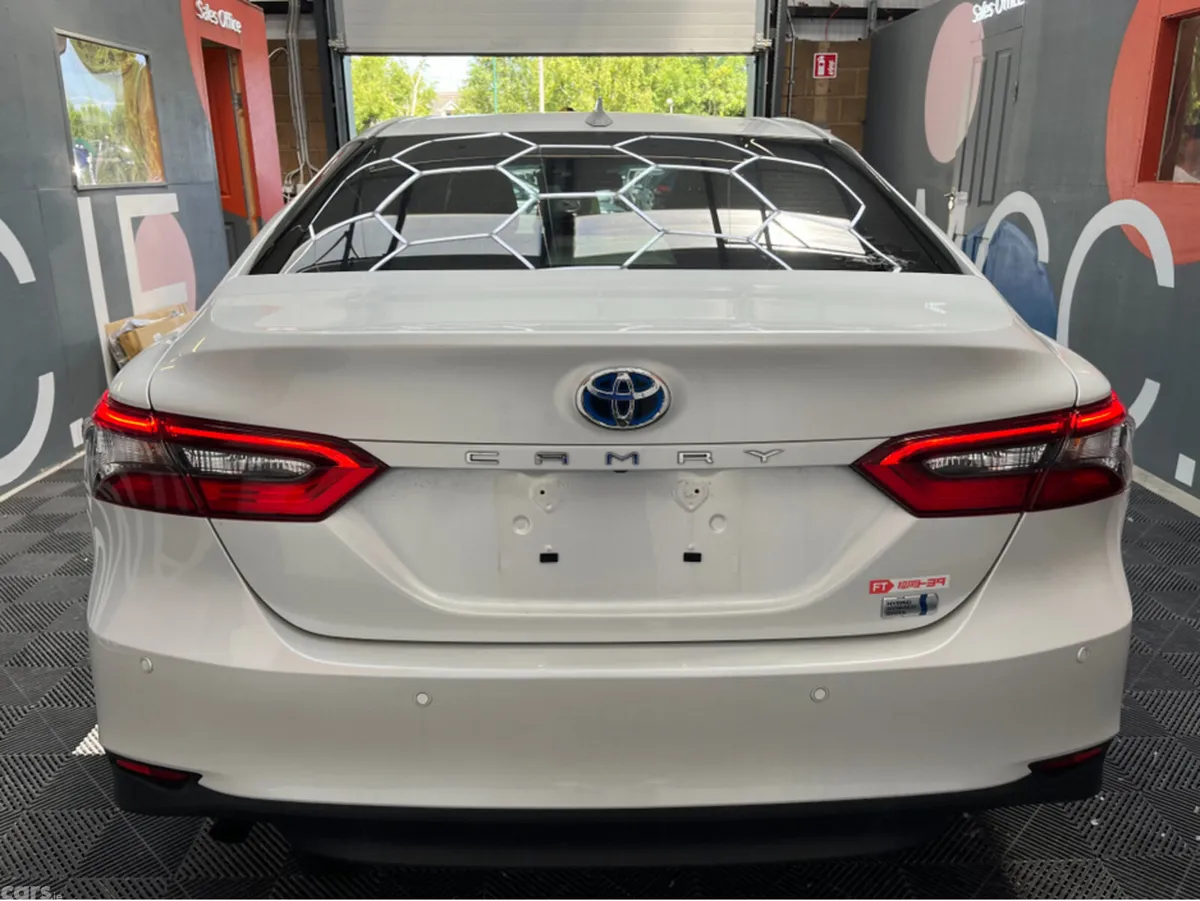 Toyota Camry Saloon, Petrol, 2023, White