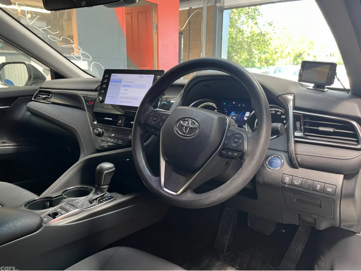 Toyota Camry Saloon, Petrol, 2023, White