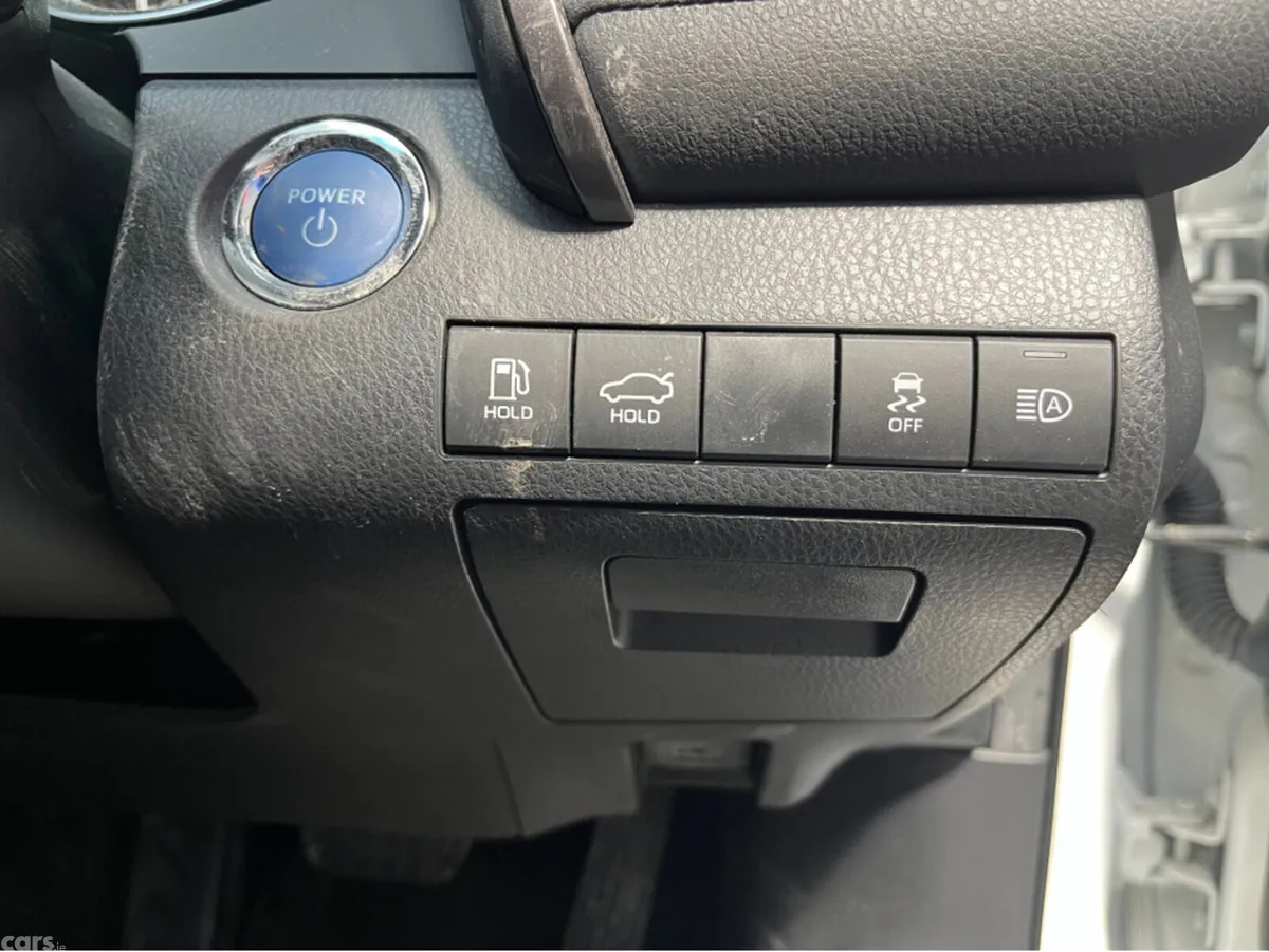 Toyota Camry Saloon, Petrol, 2023, White