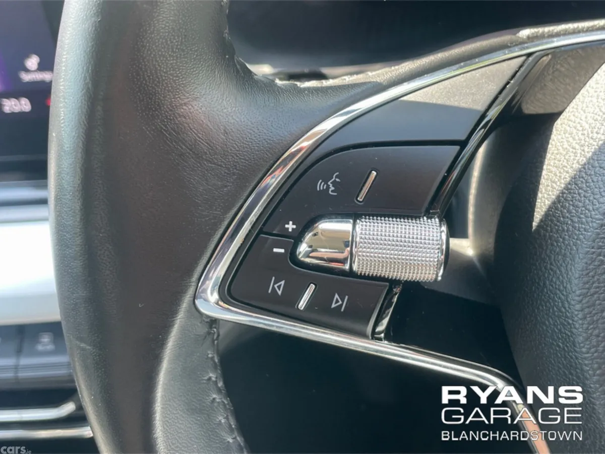 Skoda Octavia Saloon, Diesel, 2022, Blue