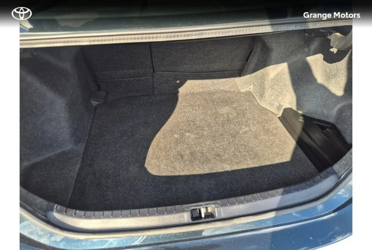 Toyota Corolla Saloon, Diesel, 2015, Grey