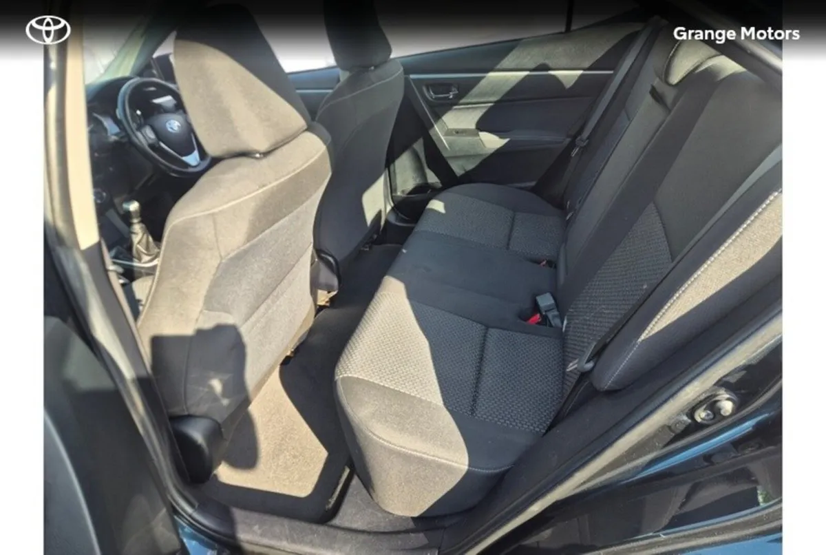 Toyota Corolla Saloon, Diesel, 2015, Grey