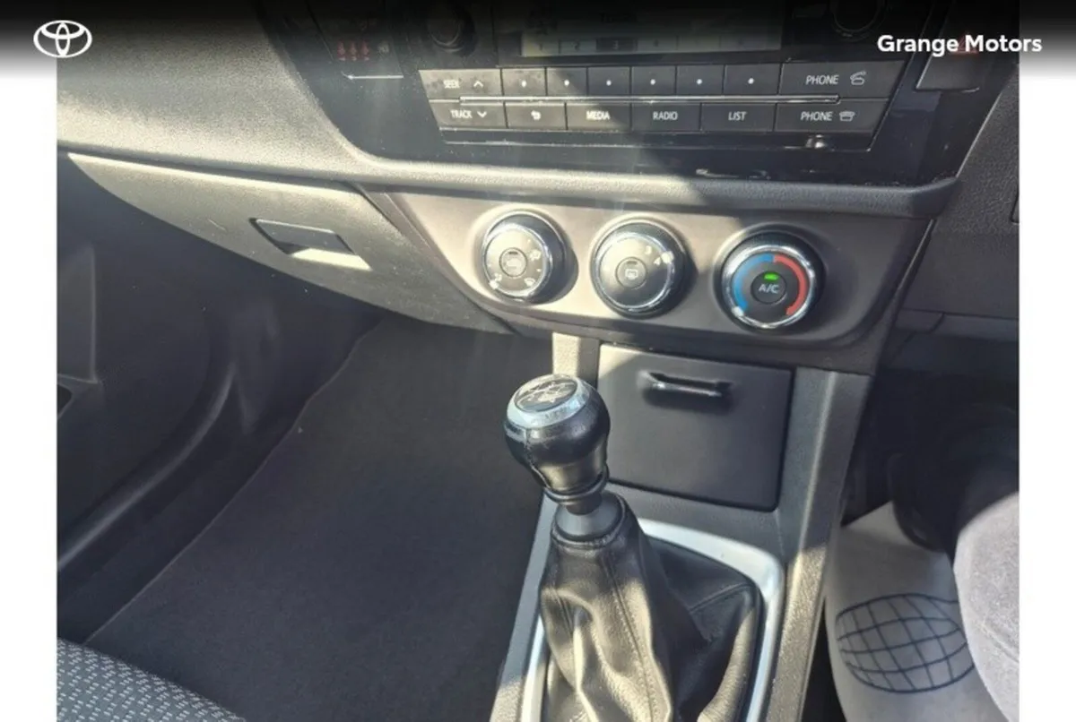 Toyota Corolla Saloon, Diesel, 2015, Grey