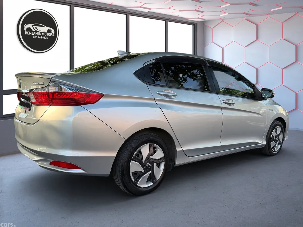 Honda Grace Saloon, Petrol Hybrid, 2016, Silver