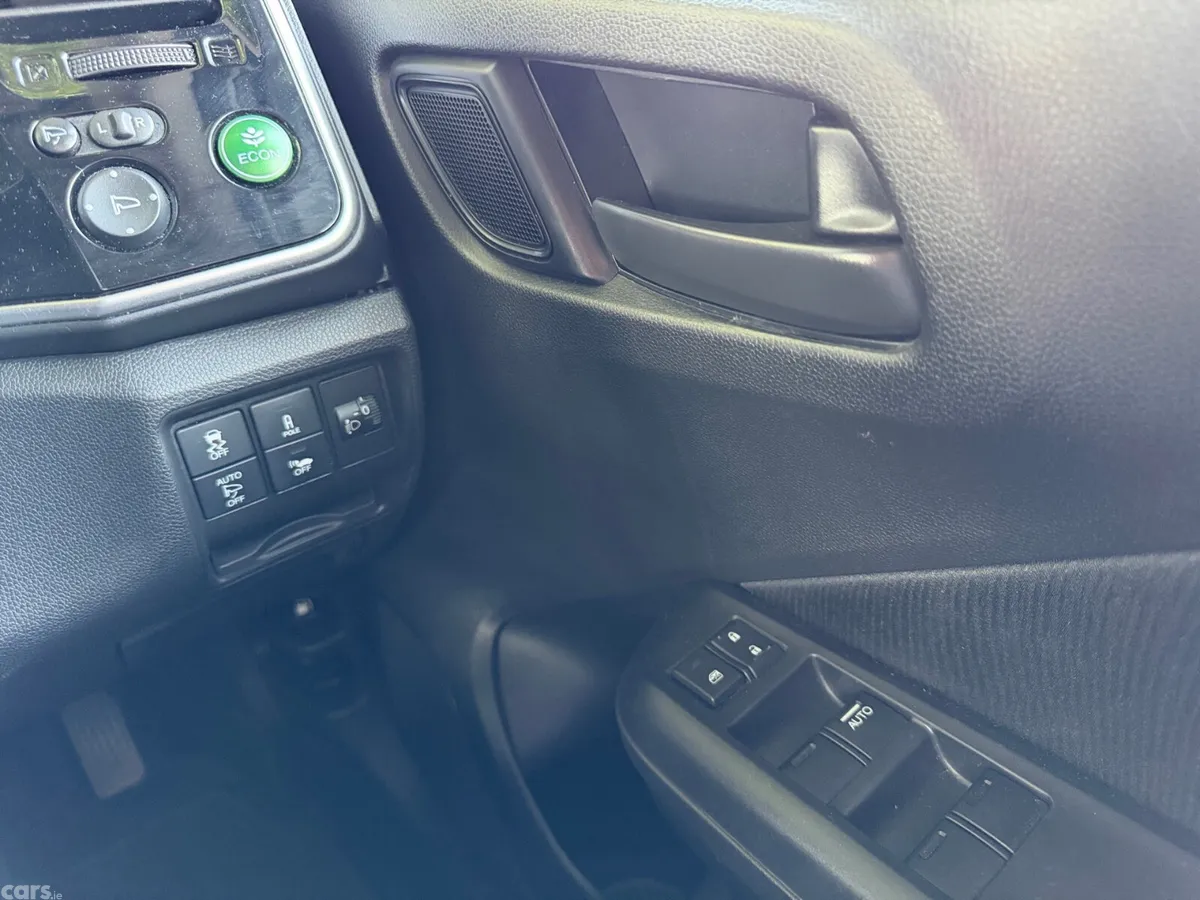 Honda Grace Saloon, Petrol Hybrid, 2016, Silver