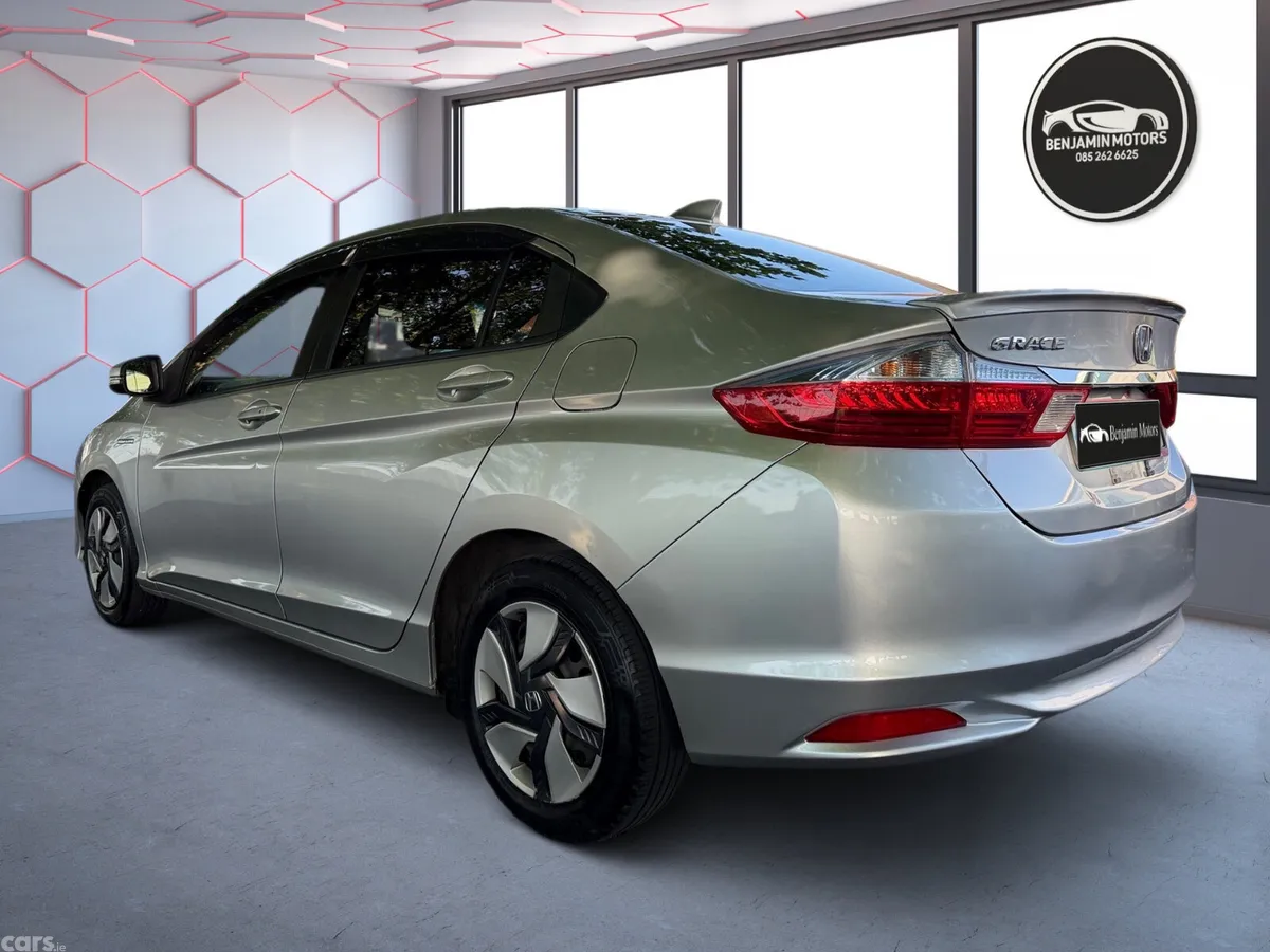 Honda Grace Saloon, Petrol Hybrid, 2016, Silver