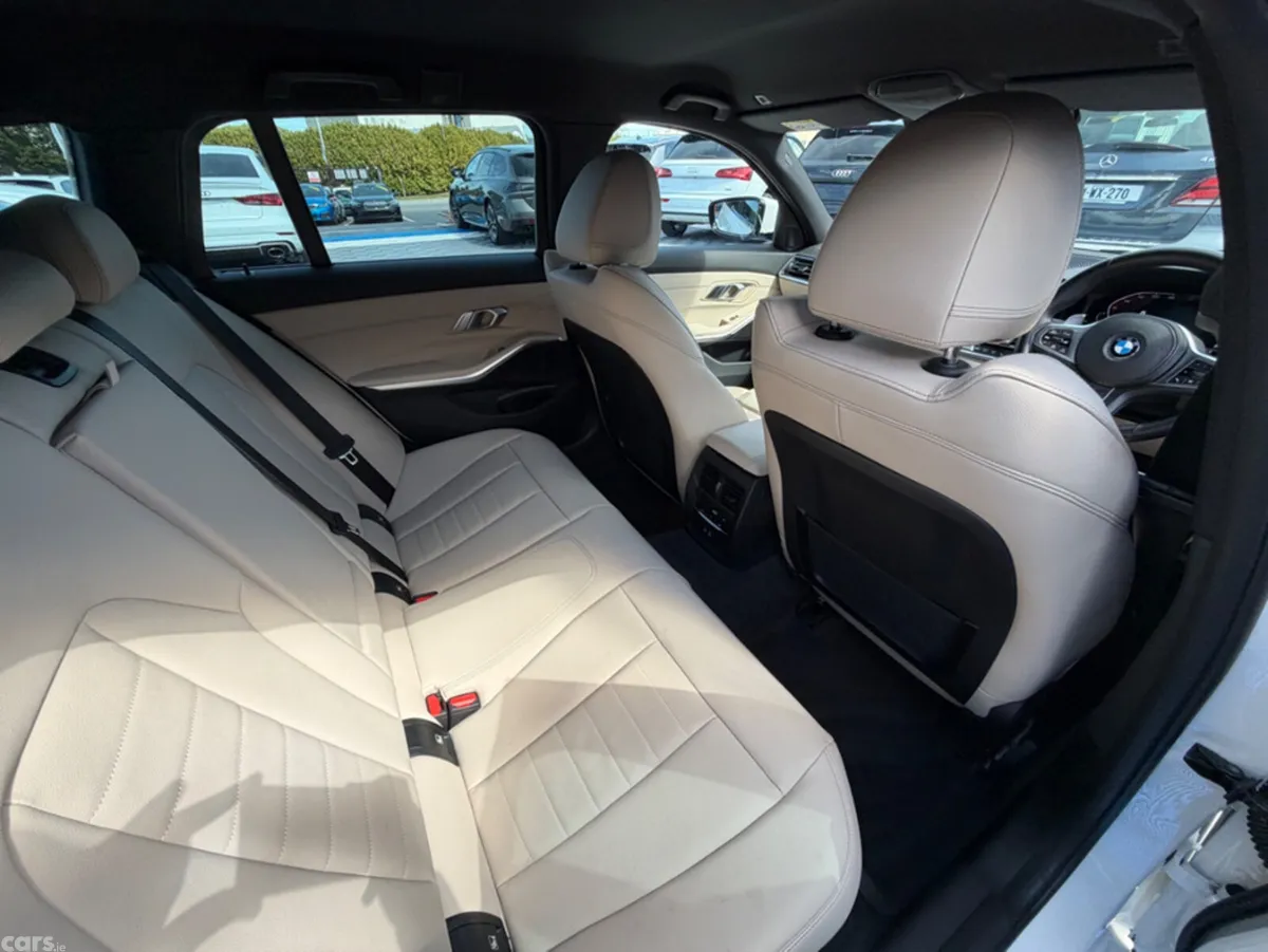 BMW 3-Series Estate, Diesel, 2022, White