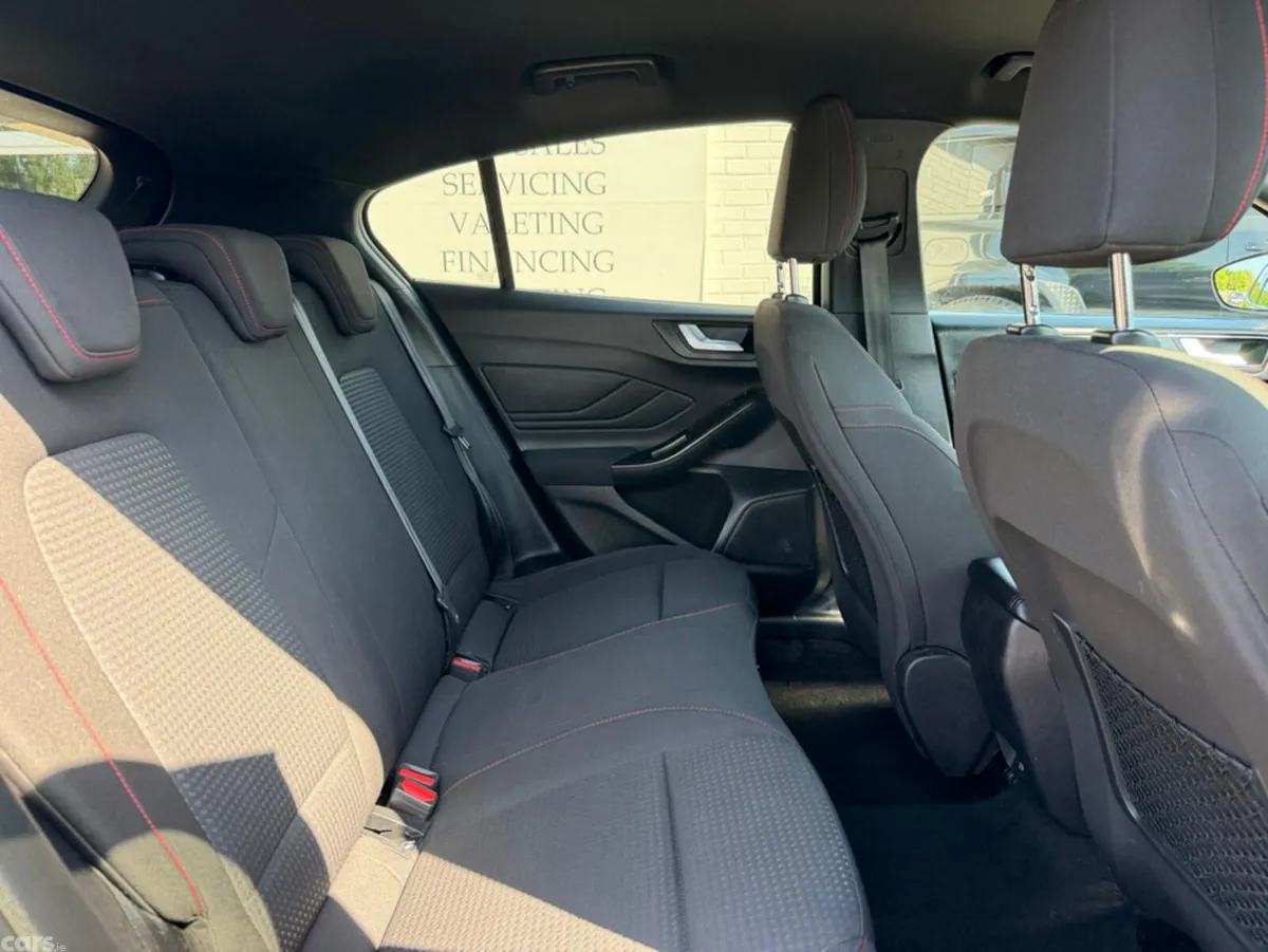 Ford Focus Hatchback, Diesel, 2020, Blue