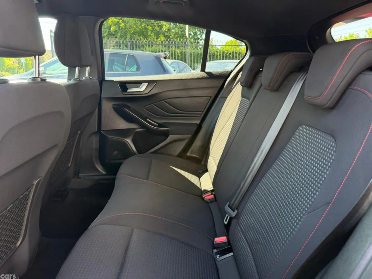 Ford Focus Hatchback, Diesel, 2020, Blue