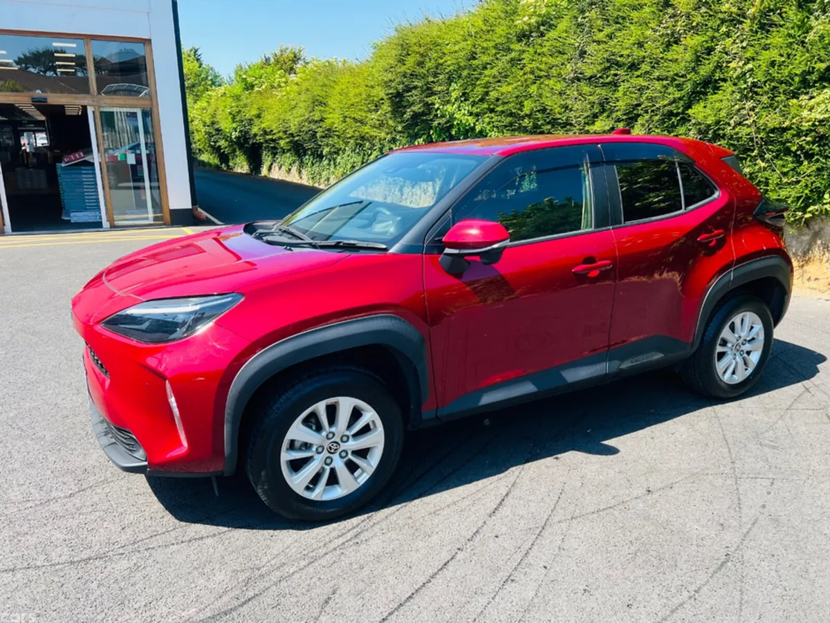 Toyota Yaris Cross Hatchback, Petrol Hybrid, 2021, Red