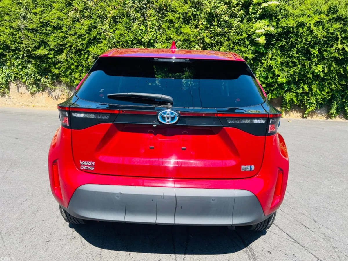 Toyota Yaris Cross Hatchback, Petrol Hybrid, 2021, Red