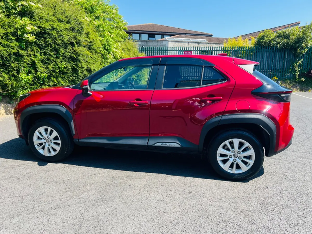 Toyota Yaris Cross Hatchback, Petrol Hybrid, 2021, Red