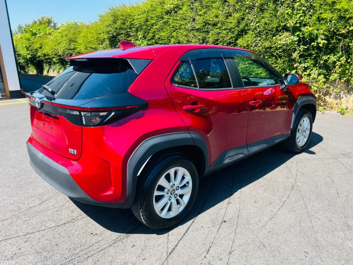 Toyota Yaris Cross Hatchback, Petrol Hybrid, 2021, Red