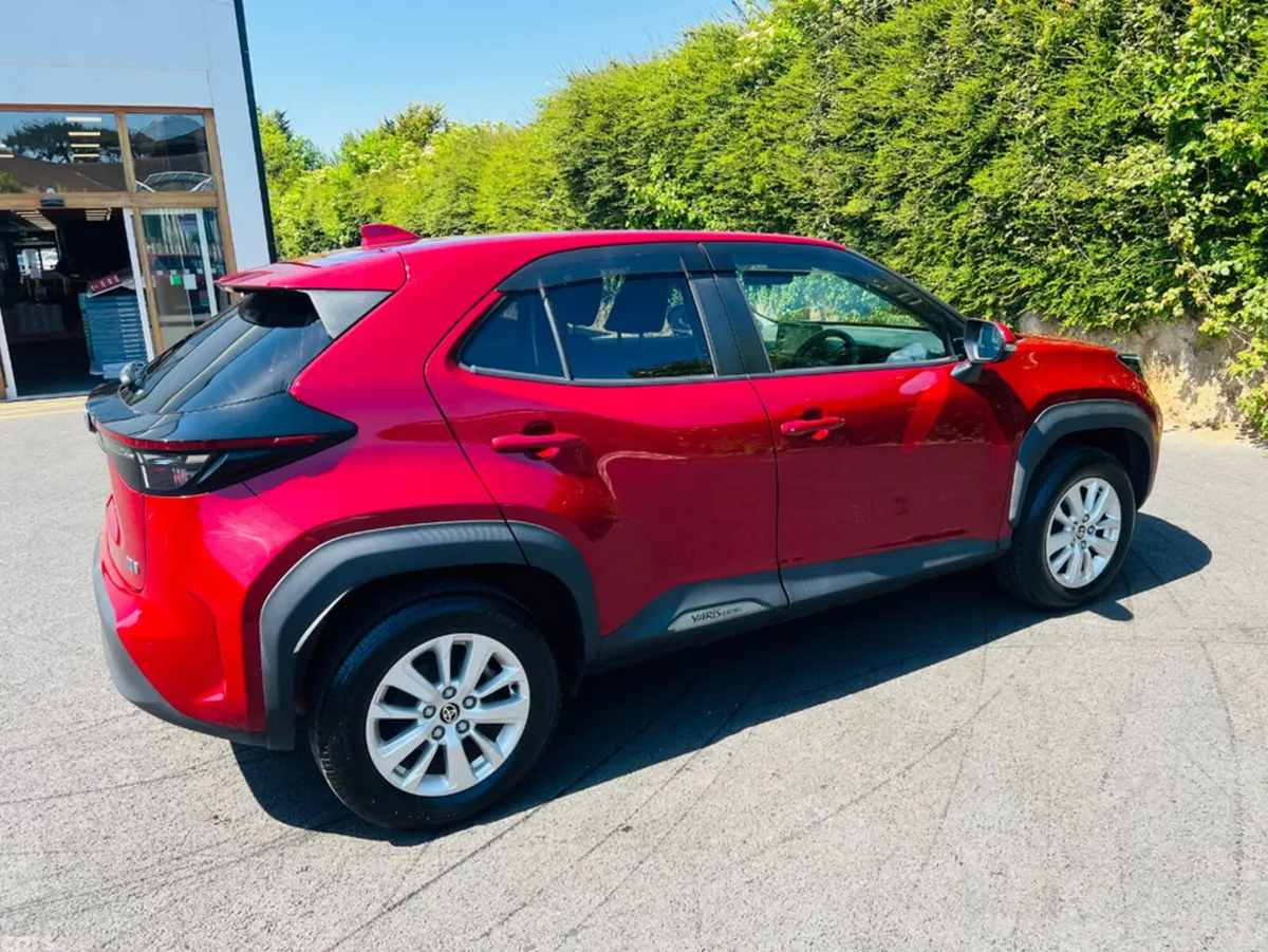 Toyota Yaris Cross Hatchback, Petrol Hybrid, 2021, Red