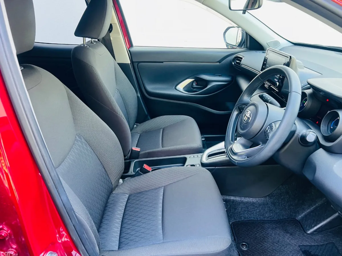 Toyota Yaris Cross Hatchback, Petrol Hybrid, 2021, Red