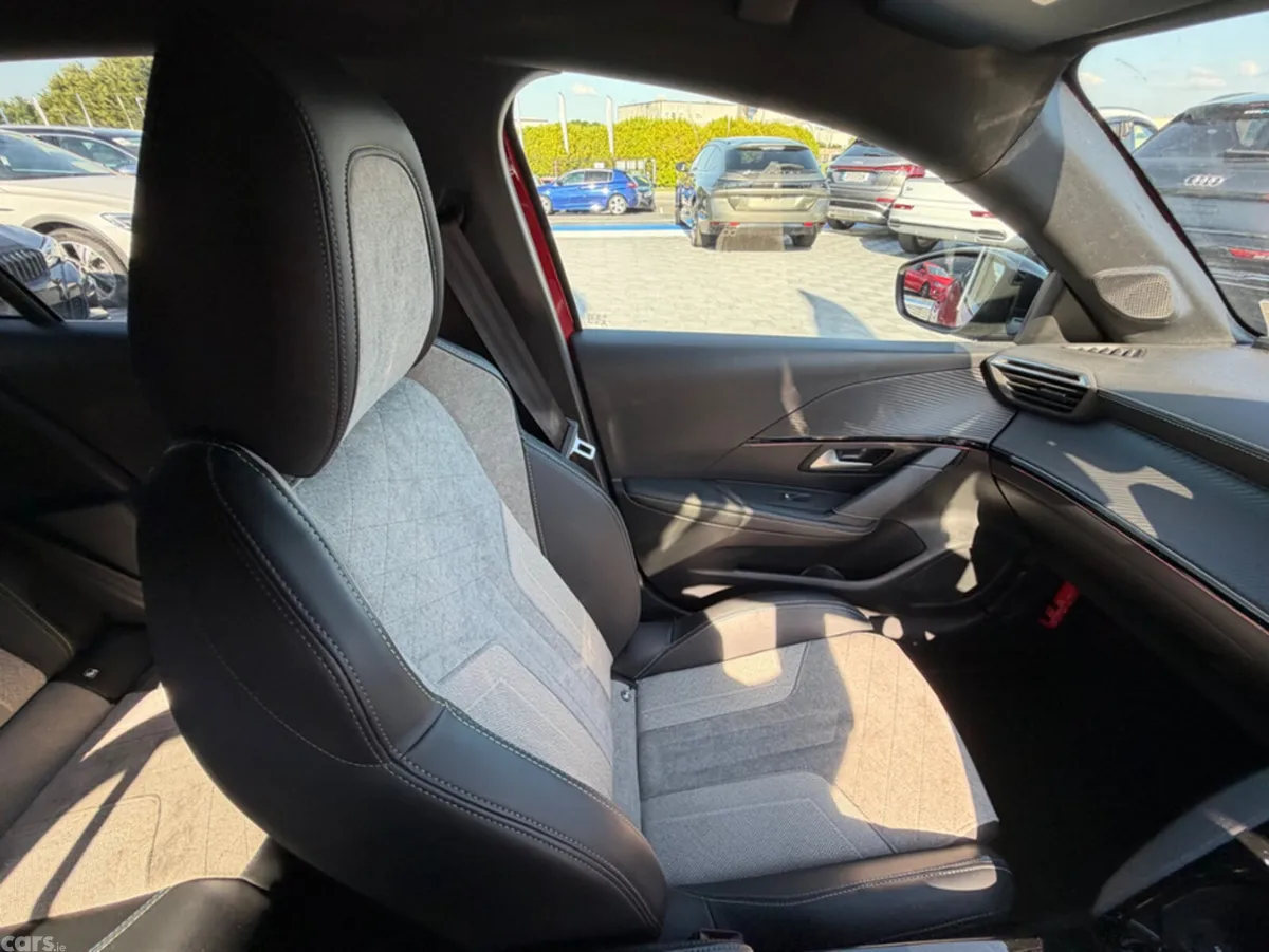 Peugeot 208 Hatchback, Petrol, 2021, Red