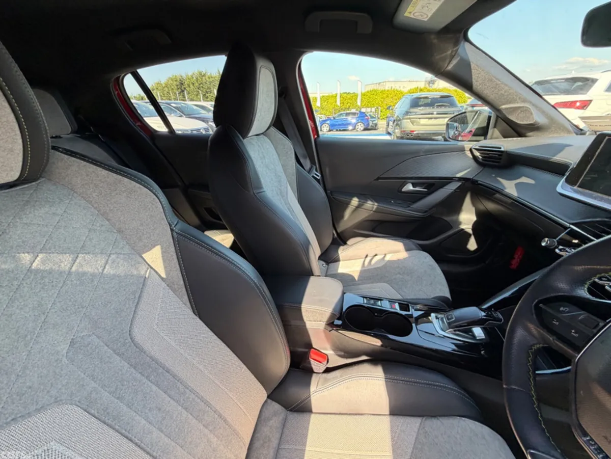 Peugeot 208 Hatchback, Petrol, 2021, Red