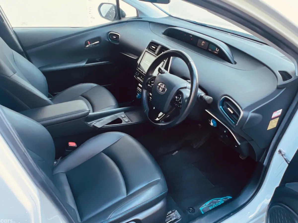 Toyota Prius Saloon, Petrol Hybrid, 2020, White