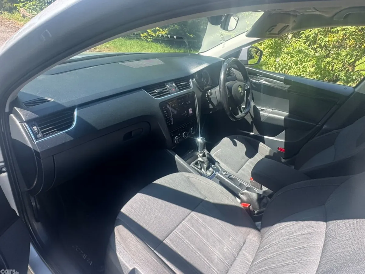 Skoda Octavia Saloon, Diesel, 2018, Grey
