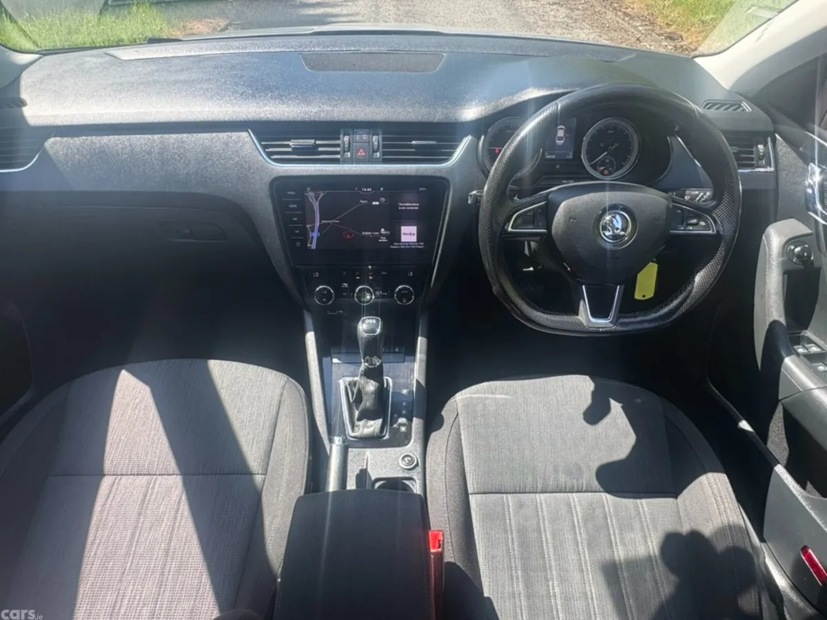 Skoda Octavia Saloon, Diesel, 2018, Grey