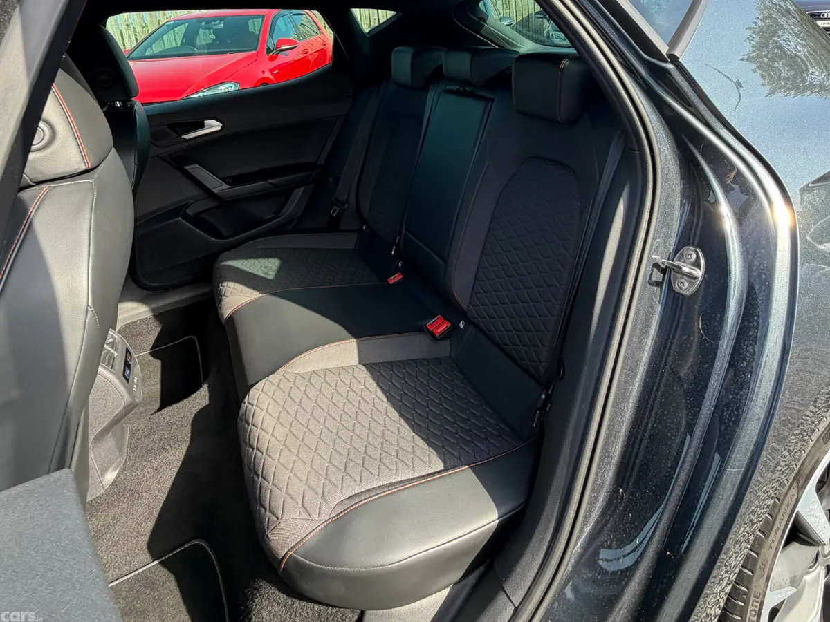 SEAT Leon Hatchback, Diesel, 2020, Grey