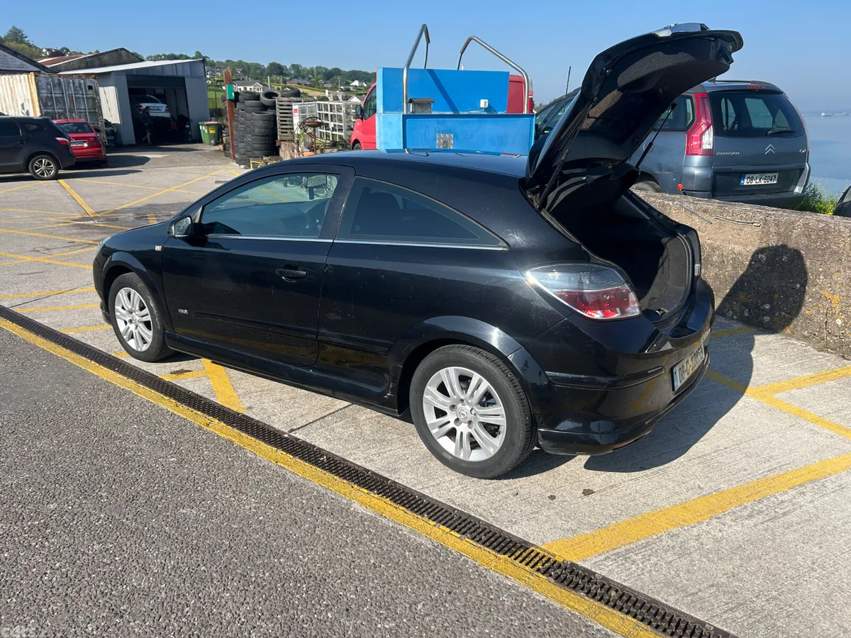 Opel Astra Hatchback, Petrol, 2008, Black
