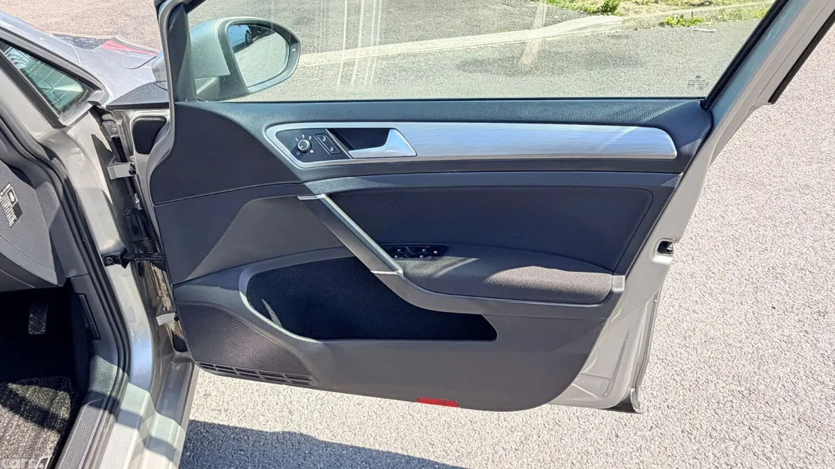 Volkswagen Golf Hatchback, Petrol, 2015, Silver
