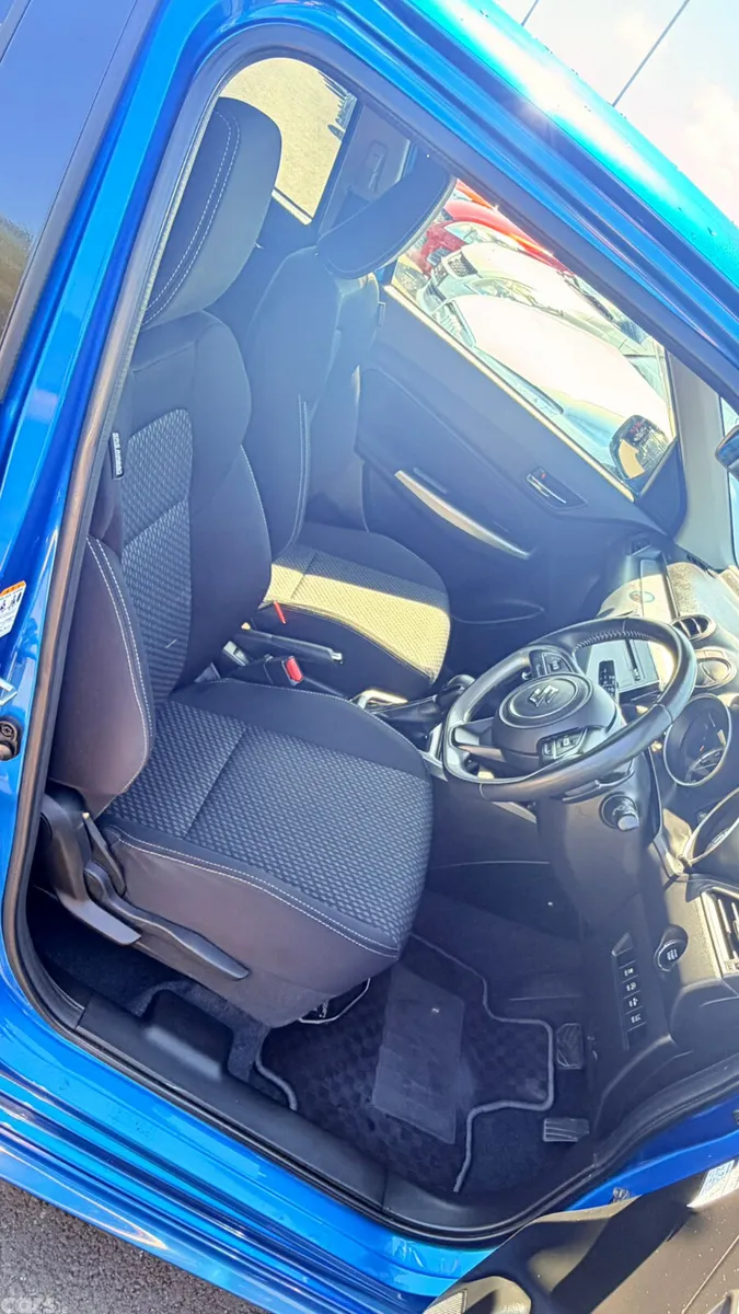 Suzuki Swift Hatchback, Petrol, 2017, Blue