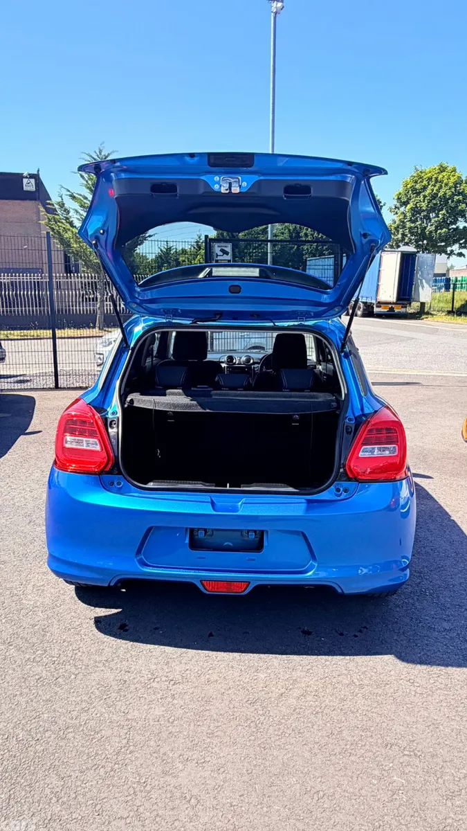 Suzuki Swift Hatchback, Petrol, 2017, Blue