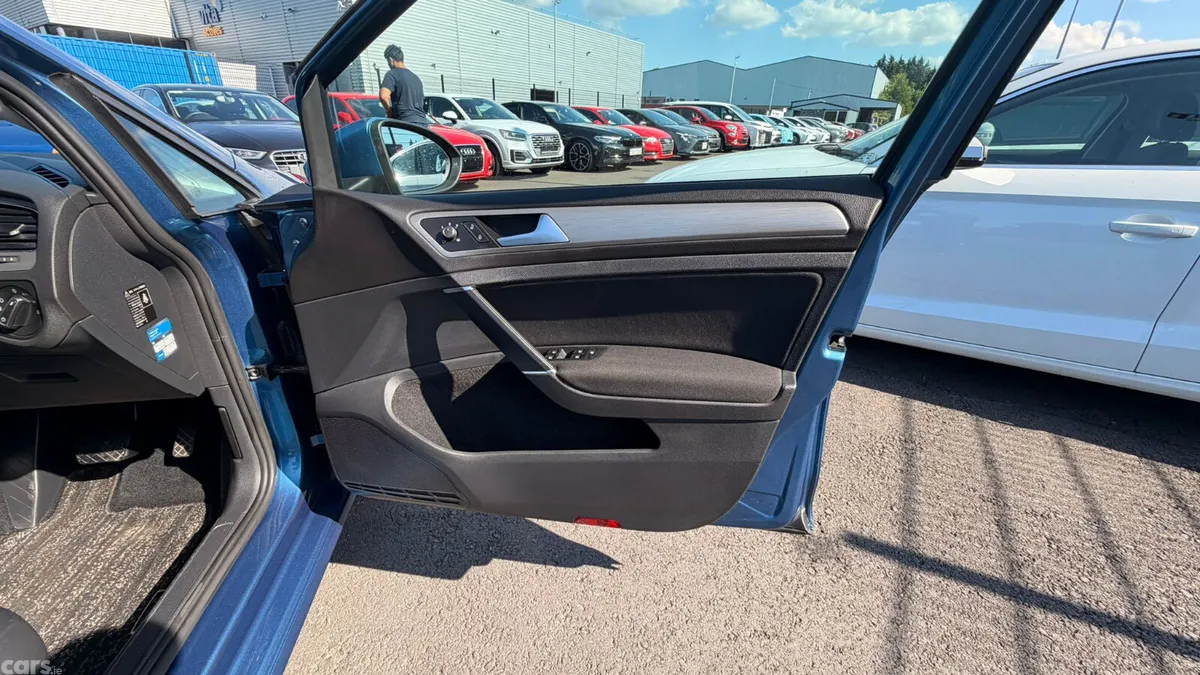 Volkswagen Golf Hatchback, Petrol, 2017, Blue