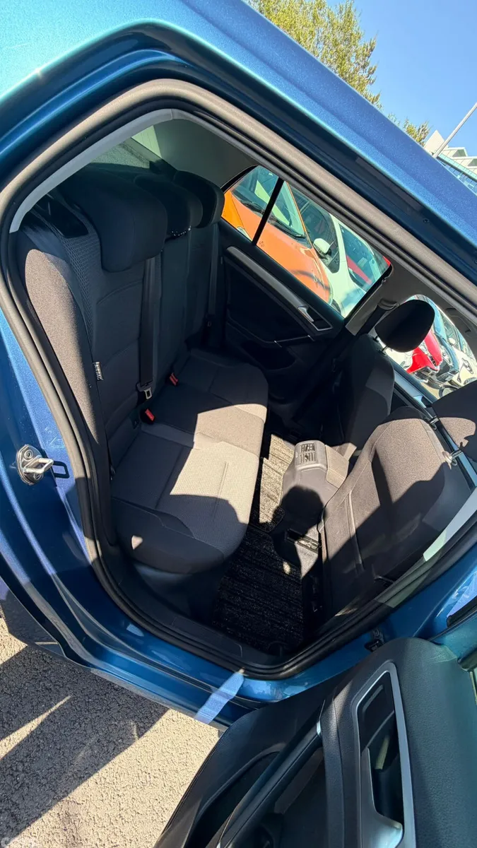 Volkswagen Golf Hatchback, Petrol, 2017, Blue