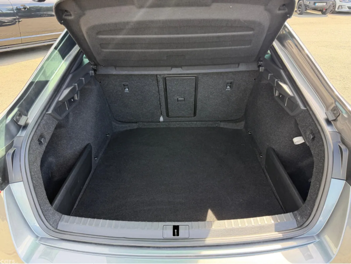 Skoda Octavia Hatchback, Diesel, 2023, Grey