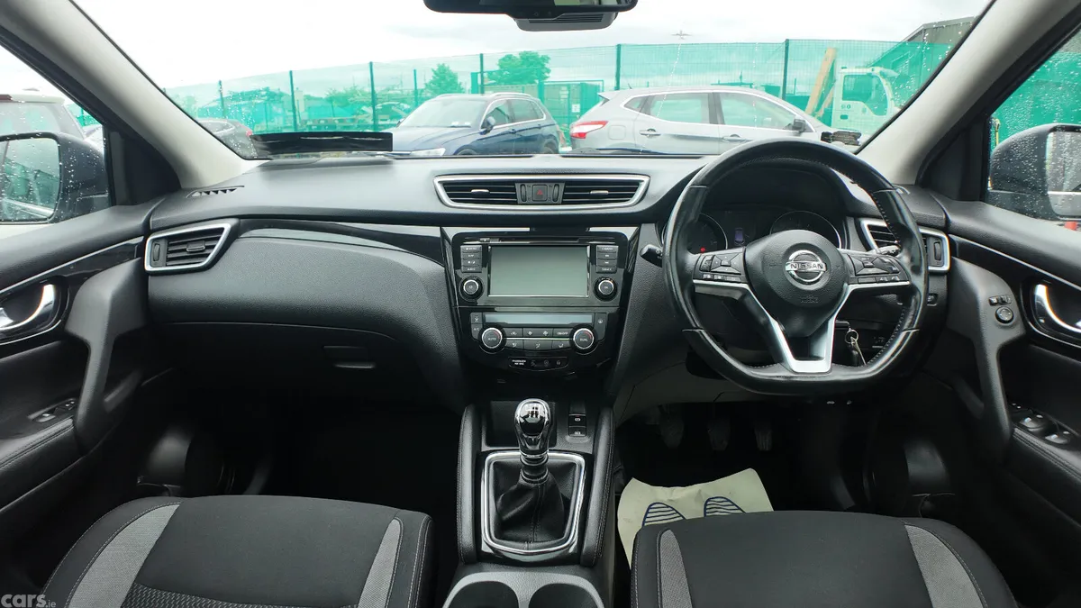Nissan Qashqai MPV, Diesel, 2019, Black