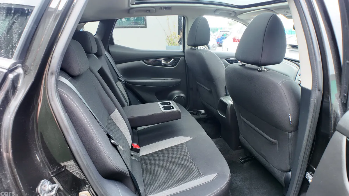Nissan Qashqai MPV, Diesel, 2019, Black