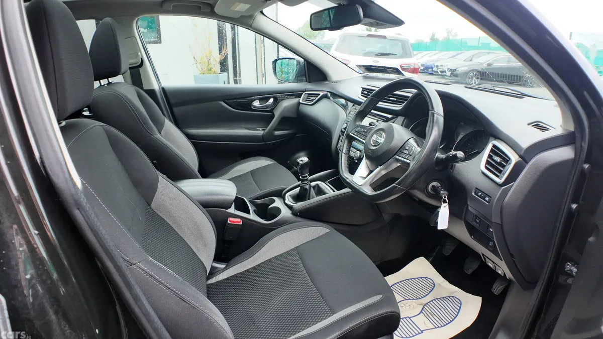 Nissan Qashqai MPV, Diesel, 2019, Black