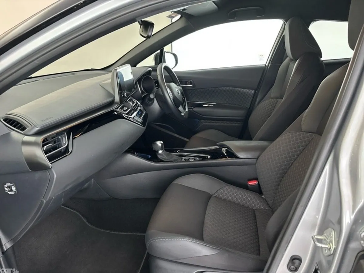 Toyota C-HR SUV, Petrol Hybrid, 2023, Grey