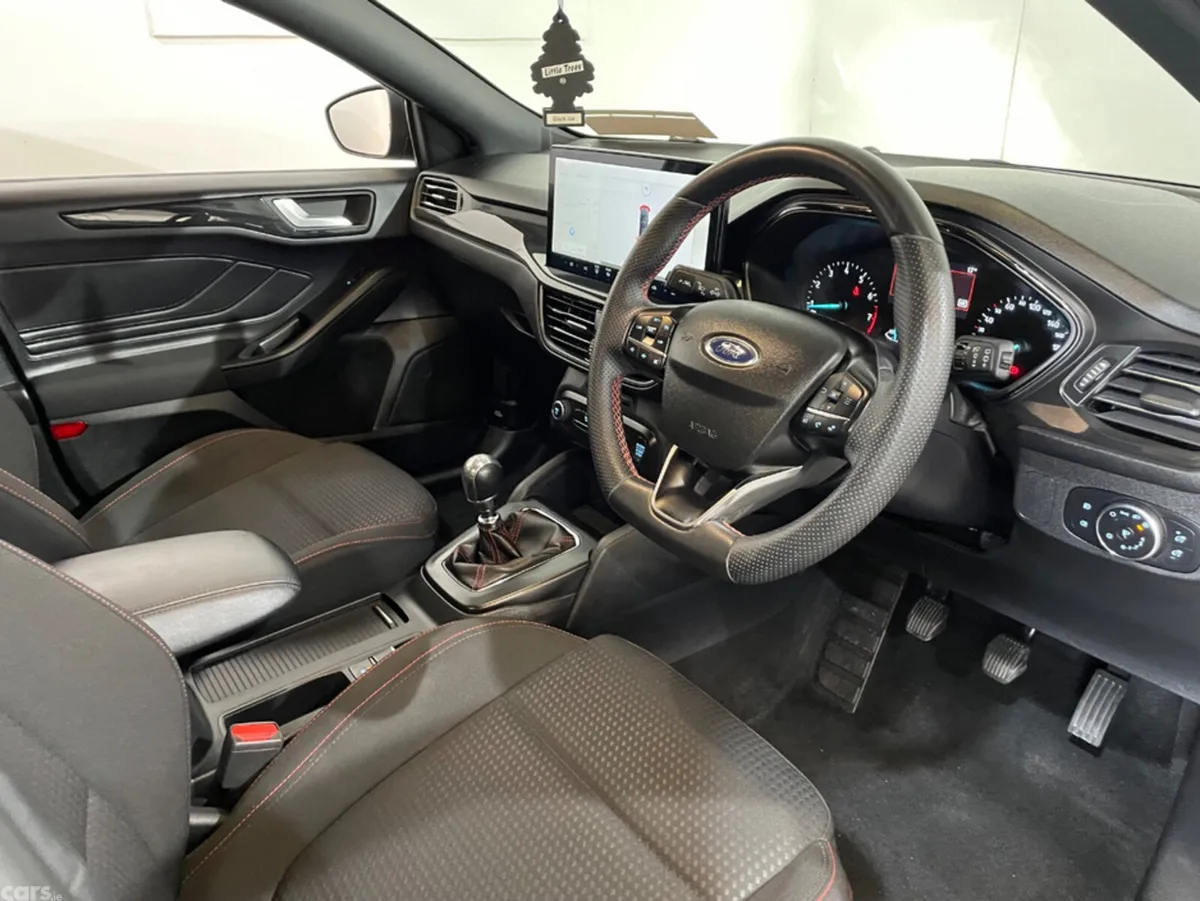 Ford Focus Hatchback, Petrol, 2023, Grey