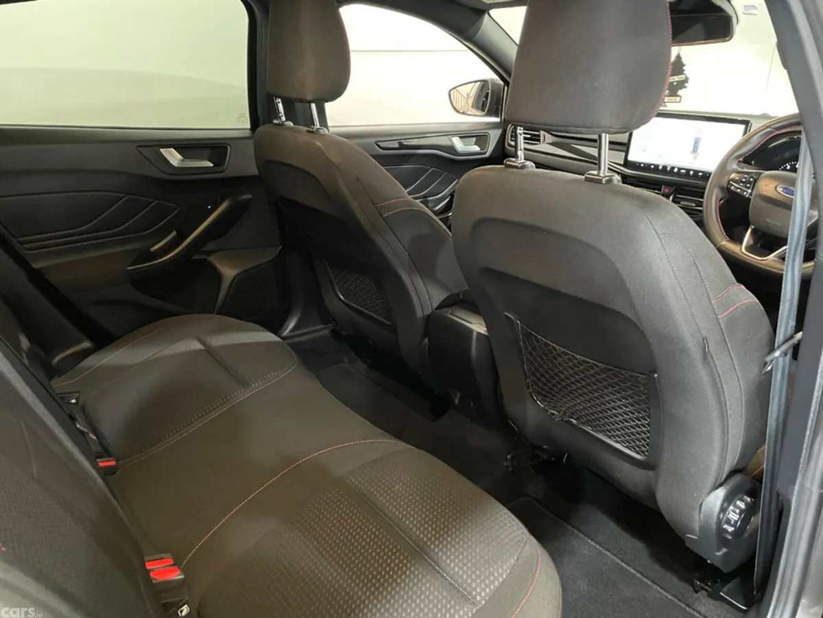 Ford Focus Hatchback, Petrol, 2023, Grey
