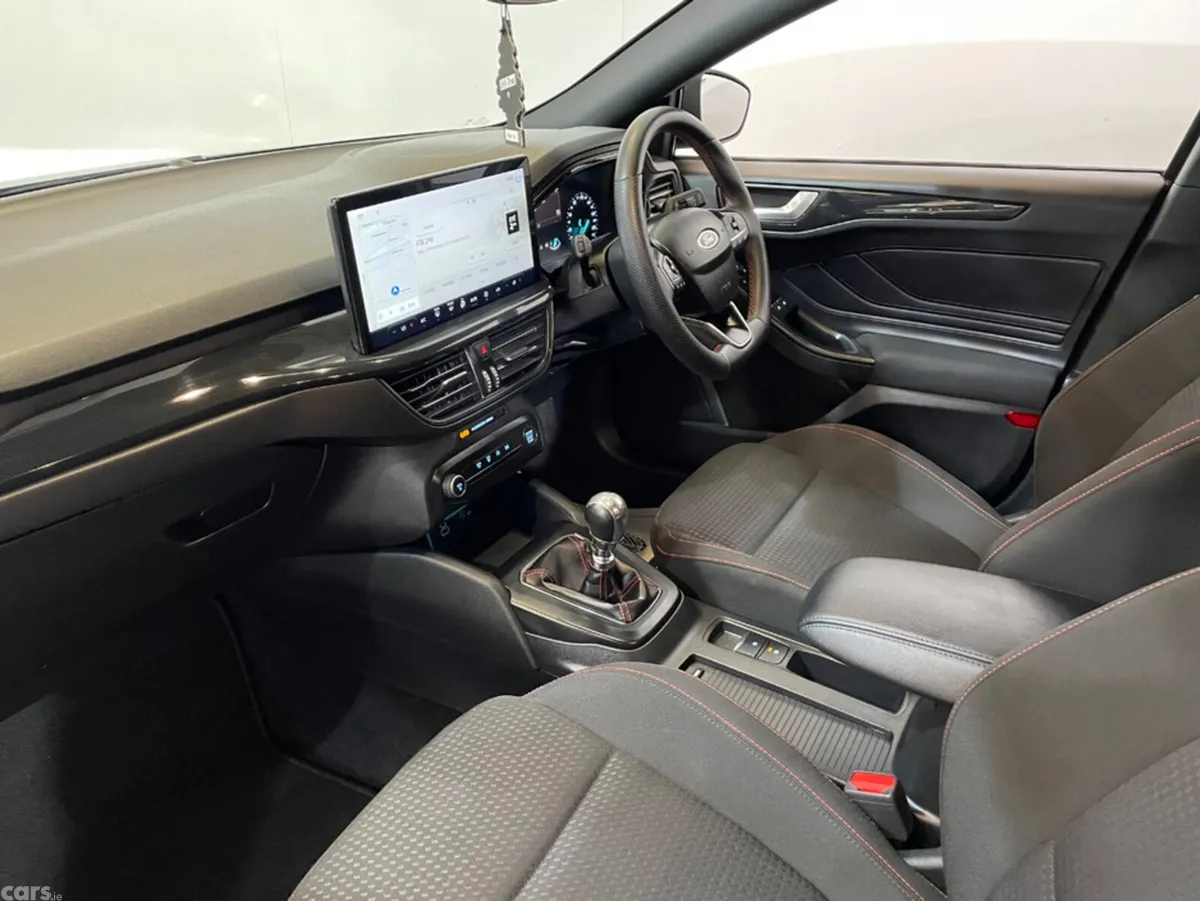 Ford Focus Hatchback, Petrol, 2023, Grey