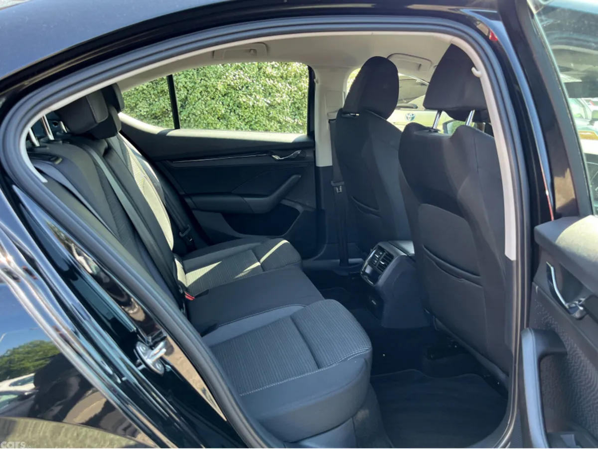 Skoda Octavia Saloon, Diesel, 2024, Black