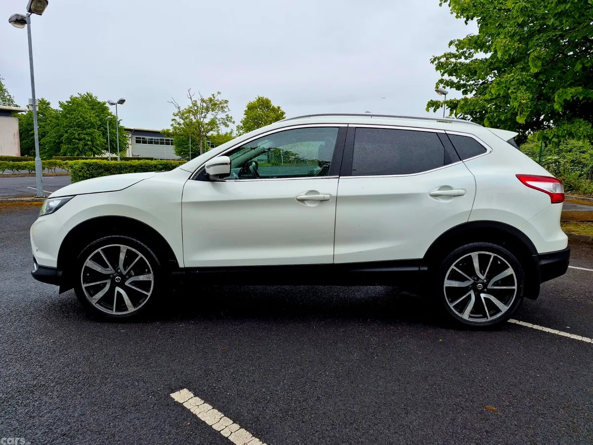 Nissan Qashqai Hatchback, Diesel, 2015, White