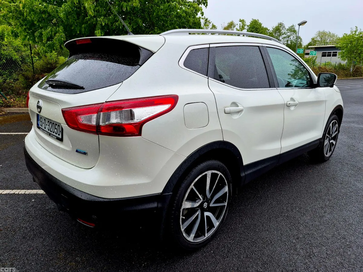 Nissan Qashqai Hatchback, Diesel, 2015, White