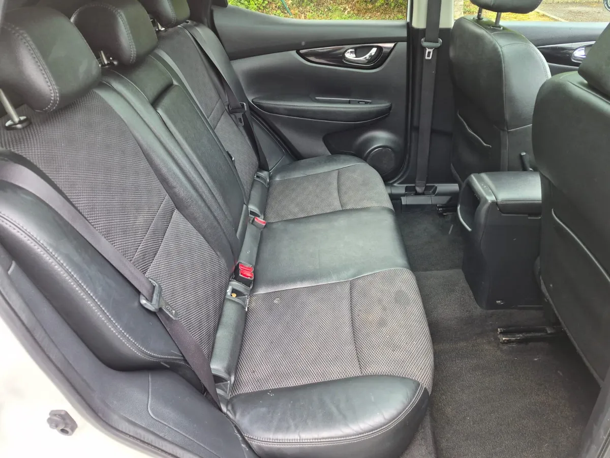 Nissan Qashqai Hatchback, Diesel, 2015, White