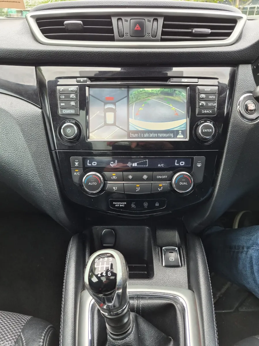 Nissan Qashqai Hatchback, Diesel, 2015, White