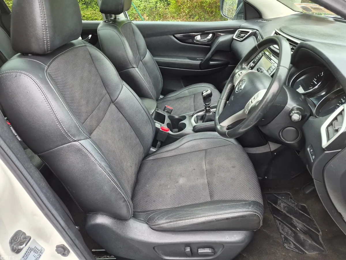 Nissan Qashqai Hatchback, Diesel, 2015, White