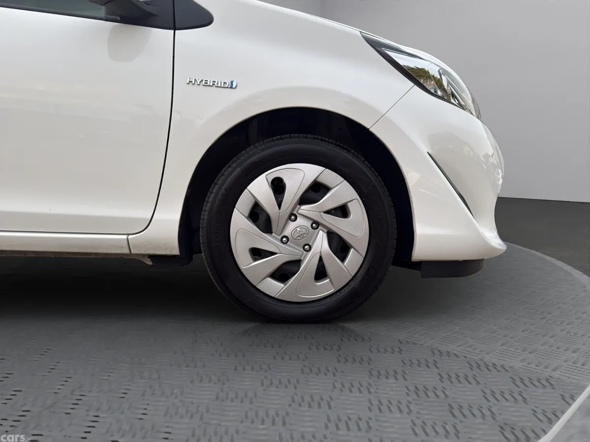 Toyota Aqua Hatchback, Petrol Hybrid, 2020, White