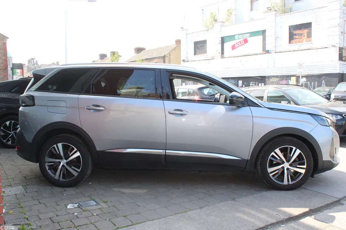 Peugeot 5008 MPV, Diesel, 2022, Grey